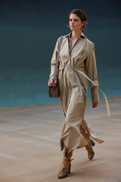 Look 7